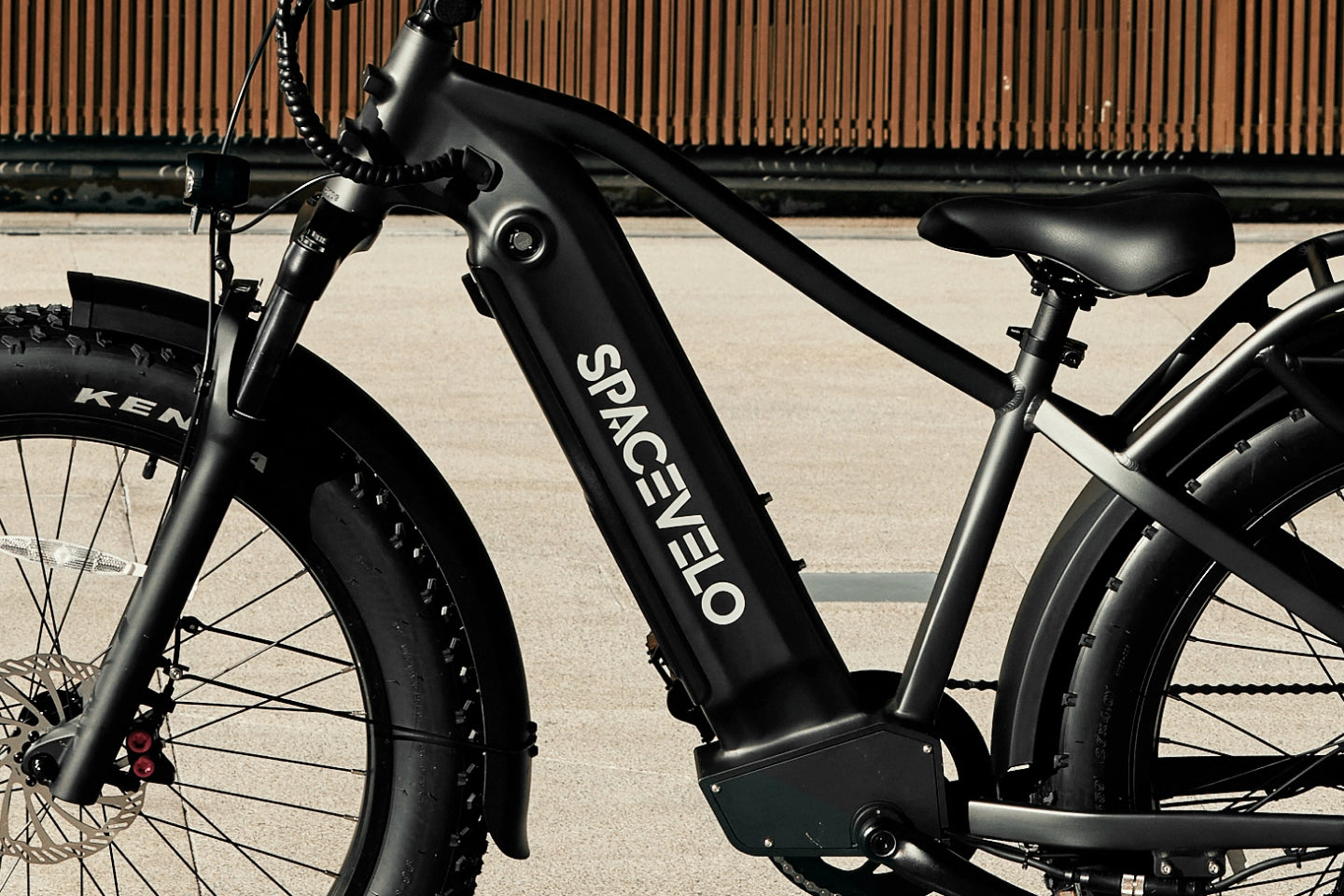 Close-up view of the SPACEVELO electric bike highlighting the quality of the components and modern matte finish.