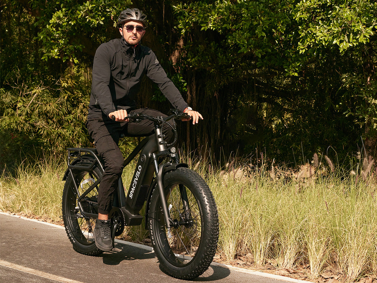 The SPACEVELO Terra X1 is a premium all-terrain electric bike built for adventure and daily commuting. Powered by a robust 48V 750W rear hub motor with 90N.M torque, it delivers smooth acceleration on any terrain. The high-capacity 48V 20Ah LG battery provides an impressive 60-mile range per charge. Featuring 120mm hydraulic suspension, 26x4.0" Kenda fat tires, and Zoom hydraulic disc brakes, it handles city streets and off-road trails with ease. Practical features include a 150LB rear rack capacity, 8-spee