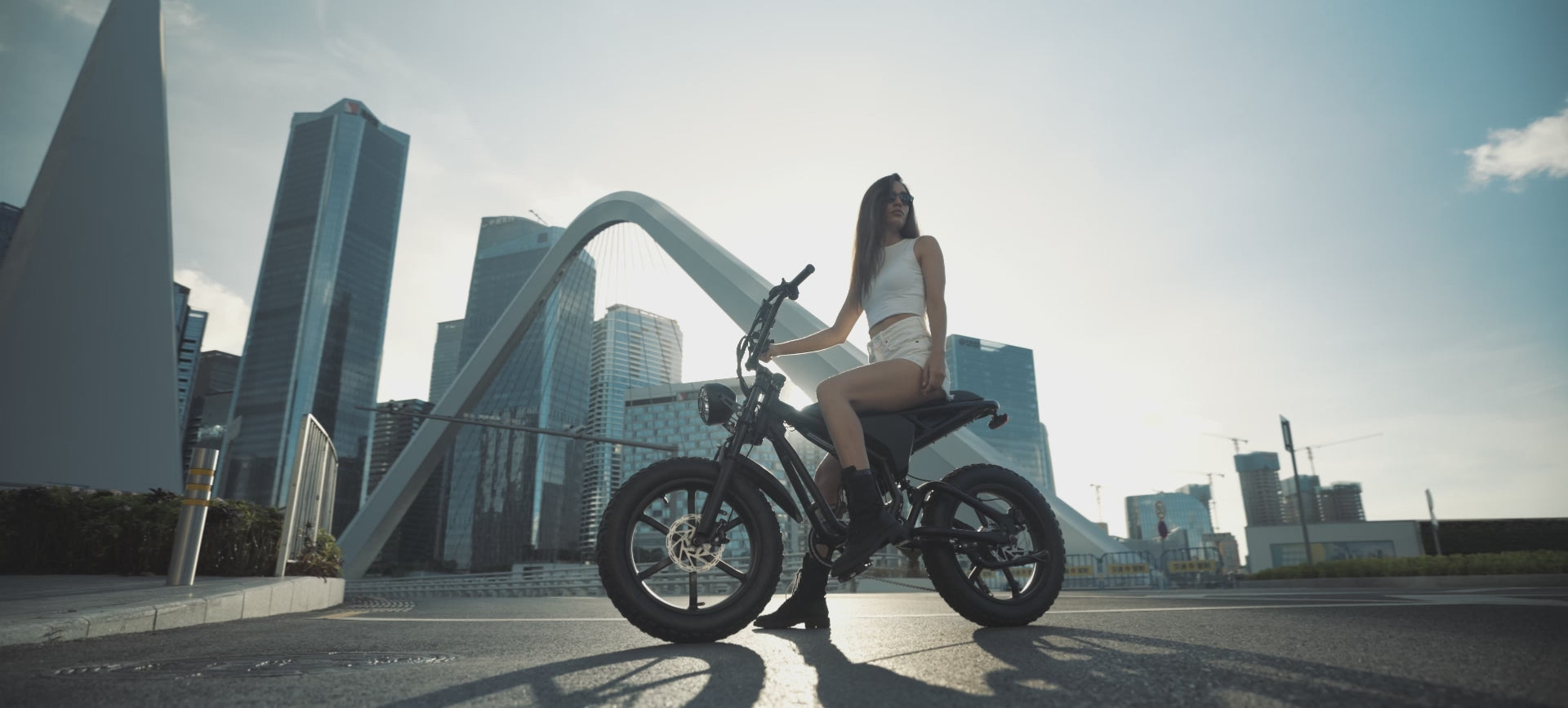 The Commuter E-Bike excels in urban agility with a lightweight frame, 28mph speed, and integrated lights for daily efficiency. The Fat Tire E-Bike conquers off-road trails and rough terrain with robust 4-inch tires, 95NM torque, and all-weather durability. Both feature a 750W motor, long-range battery, and 400-lb payload capacity for reliability in any setting.
#Spacevelo #UrbanVsAdventure #EbikeDualDuty