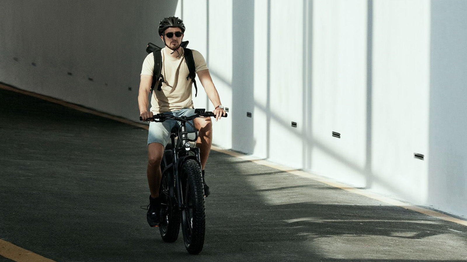 Engineered for thrill-seekers and urban explorers alike, the Blitz S1 is more than just an e-bike—it’s your passport to freedom. Whether you’re weaving through downtown traffic, carving through beach sand, or climbing snow-dusted trails, this machine stands ready to deliver relentless power, agility, and control. Let’s dive into what makes the Blitz S1 the ultimate all-terrain companion.